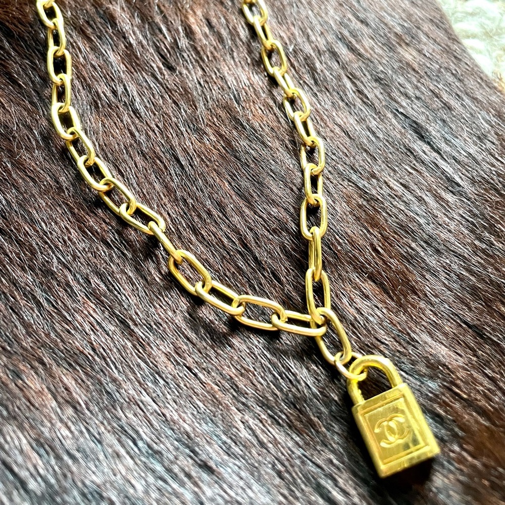 Locket necklace